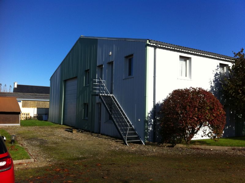A vendre Local d'activité Saint Martin Des Champs 400 m2 A vendre Local d'activité Saint Martin Des Champs 400 m2