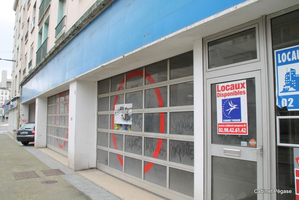 A louer local d'angle recouvrance 210 M² A louer local d'angle recouvrance 210 M²