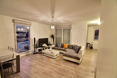 BOURGOIN-JALLIEU - Appartement T4 avec grande terrasse