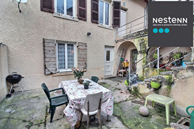 DIEMOZ - Maison de village avec 3 chambres et cours - plein centre