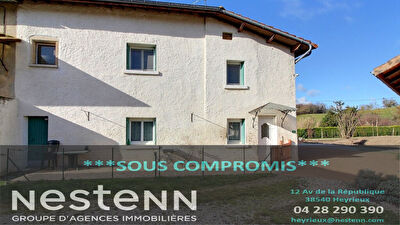 OYTIER SAINT-OBLAS - Maison mitoyenne T5 de 111m2, integree dans un corps de ferme