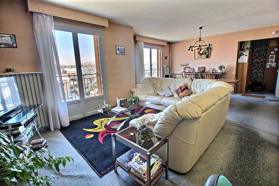 TINQUEUX : Appartement T5 avec balcon - Vue degagee