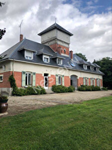 A 1h30 de PARIS au centre du triangle Reims- Soissons - Laon : Propriete 10 chambres sur parc de 1ha96.