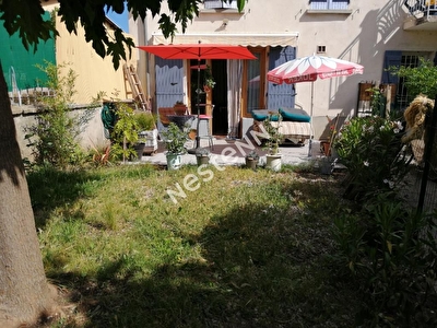 A vendre appartement T2 en rez de chaussee avec jardinet