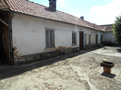 Flesselles, fermette a renover avec jardin! Gros potentiel...dependance, terrain a batir, investissement.