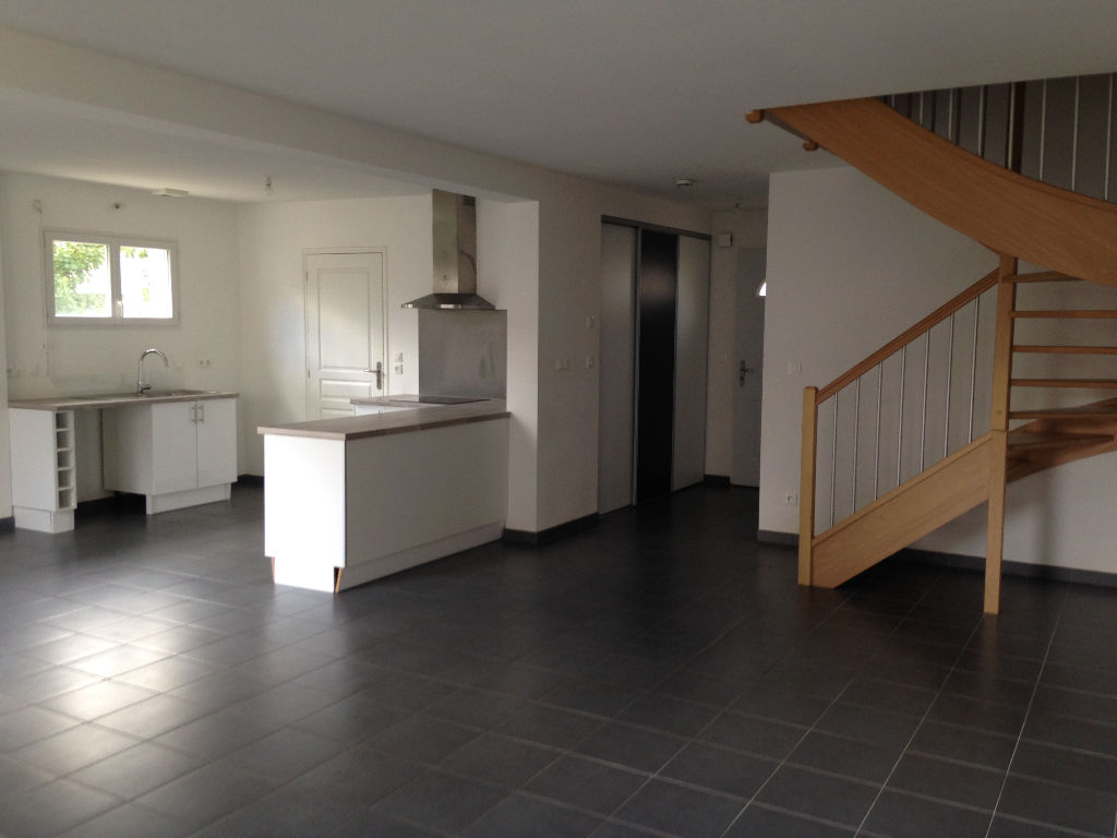 A louer Maison T9 Angers A louer Maison T9 Angers