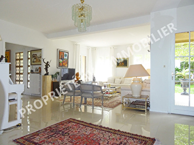 SUR LES HAUTEURS D'AUZEVILLE-TOLOSANE MAISON 8 PIECES DE STANDING A VENDRE