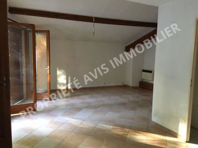 Pechabou Maison divisee en 4 appartements 237 m2 carrez plus jardin et garages A Vendre