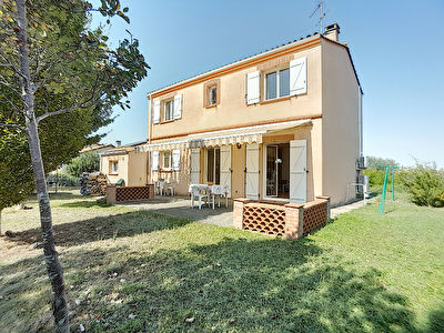 Maison 6 pieces de 113m2 avec garage sur un terrain arbore et piscinable de 1000m2 a vendre a Pompertuzat