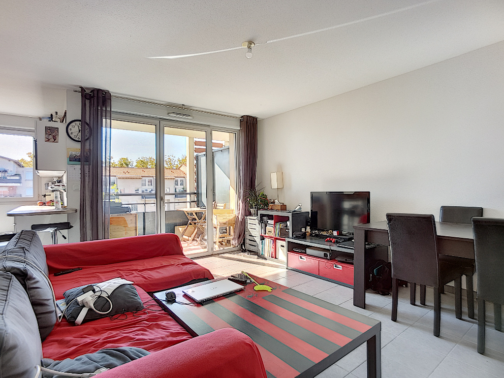 APPARTEMENT T2 EN ETAGE AVEC ASCENSEUR, TERRASSE ET PARKING A VENDRE AU