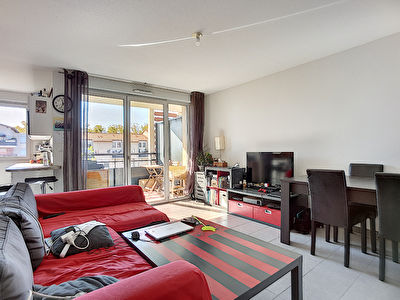 APPARTEMENT T2 EN ETAGE AVEC ASCENSEUR, TERRASSE ET PARKING A VENDRE AU CENTRE-VILLE DE CASTANET-TOLOSAN