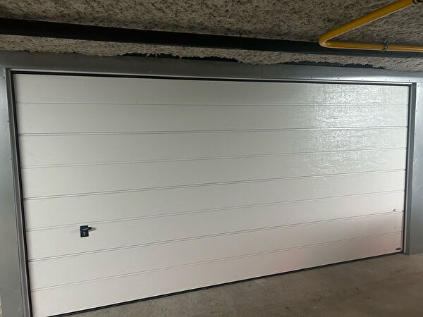 A louer GARAGE FERME a CASTANET TOLOSAN de 12m2