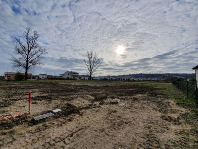 Terrain constructible entierement viabilise de 1147m2 a vendre a Pechabou