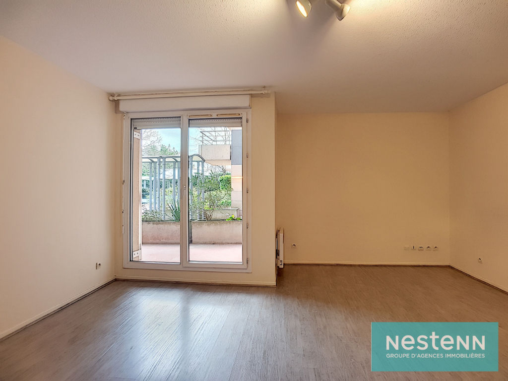 photos n°1 Appartement 2 pièces en rez de chaussée avec deux places de parkings à vendre dans une résidence proche des universités.