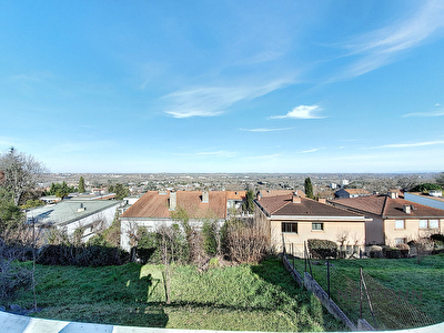 Maison a vendre 7 pieces 150 m2 avec garage de 22 m2 sur un terrain d'environ 600 m2 sur les hauteurs de la commune de Ramonville Saint-Agne