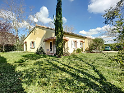 Maison 5 pieces de plain-pied de 120m2 avec garage sur un terrain de 944m2 a vendre a Pompertuzat