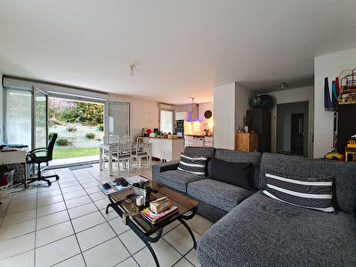 Exclusivite Nestenn Immobilier. Appartement 3 pieces en rez-de-jardin avec parking a vendre dans une residence securisee au centre-ville de Castanet-Tolosan