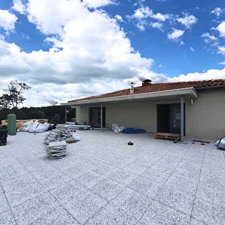 Nouveaute Nestenn Immobilier. Appartement neuf T4 de 96m2 avec 180m2 de terrasse avec vue sur le parc de la Mairie a vendre a Castanet-Tolosan
