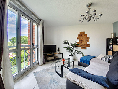 Exclusivite Nestenn Immobilier. Sur les hauts d'Auzeville-Tolosane. Appartement a vendre 3 pieces de 70m2 entierement renove avec deux terrasses et garage en sous-sol