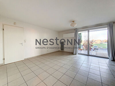Exclusivite Nestenn immobilier. Castanet-Tolosan. Face au Lac de Rabaudy. Appartement 3 pieces de 63m2 avec terrasse donnant sur le lac et parking en sous-sol.
