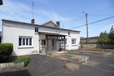Maison plain pied a Thouars 2 chambres et terrain clos D2966