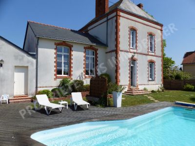 Ancienne ecole renovee avec gout a Valanjou D3142