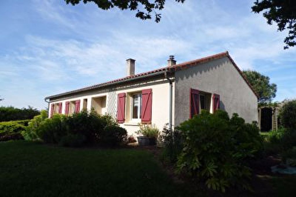Maison PLAIN PIED avec 3 chambres et terrain de 2798 m2 D3180