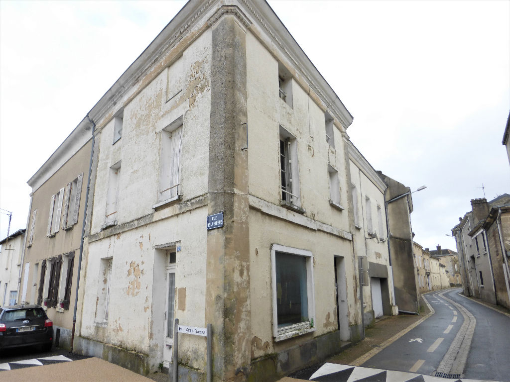 Maison de ville Doue la Fontaine D4385