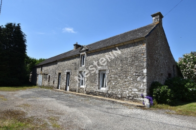 Maison en pierre a renover a 2 Min du bourg de Monterblanc