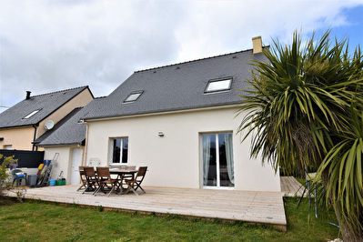 PLAUDREN proche bourg Maison 2012 sur jardin clos et arbore