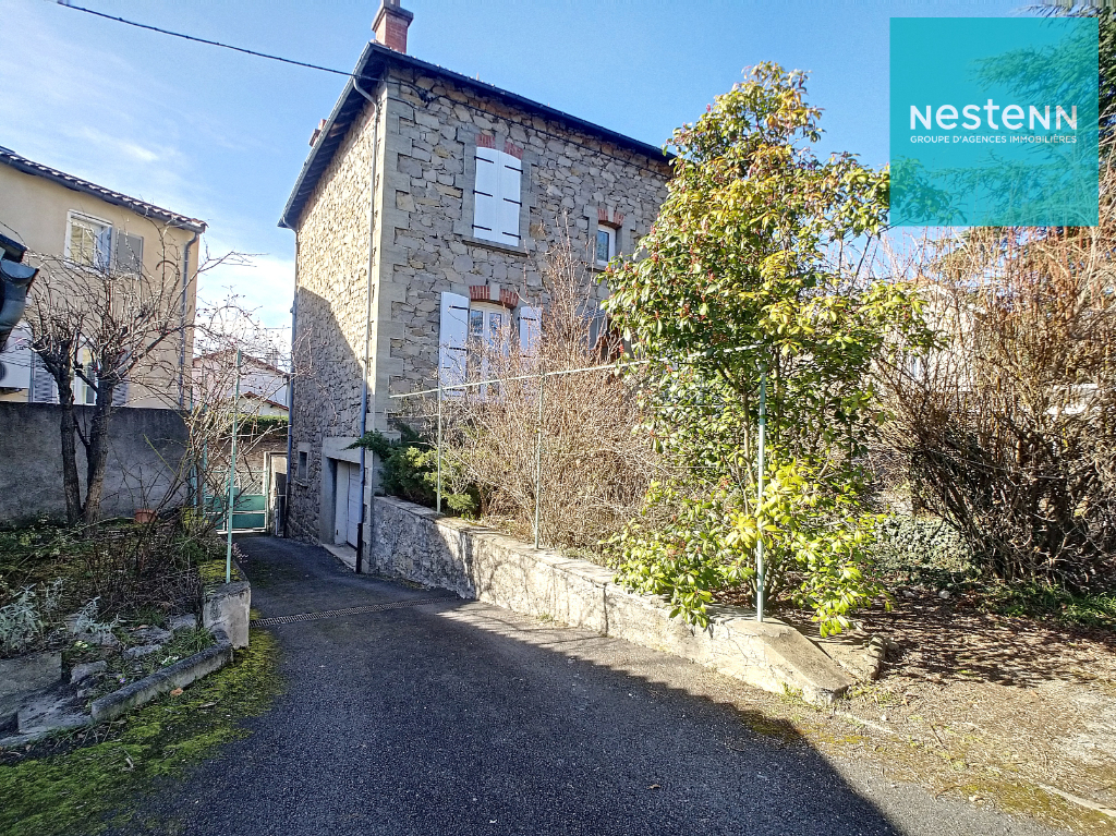 photos n°1 Maison en pierre en centre ville de Montbrison avec dépendances.