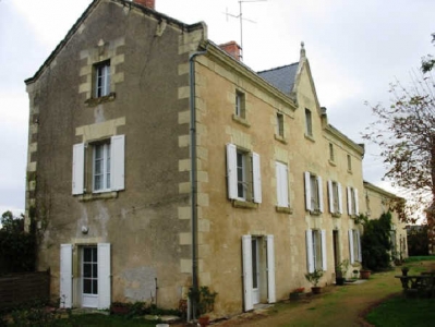 MAISON DE CARACTERE ST LEGER DE MONTBRUN - 8 pieces - 185 m2
