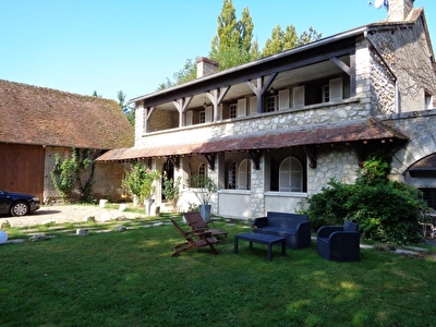 Propriete 10 pieces 175 m2 sur 2,8 hectares