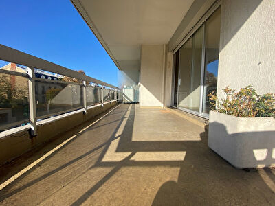 Asnieres GARE 3 pieces 68 m2 avec terrasse et Parking