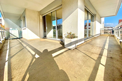 Asnieres GARE 3 pieces 68 m2 avec terrasse