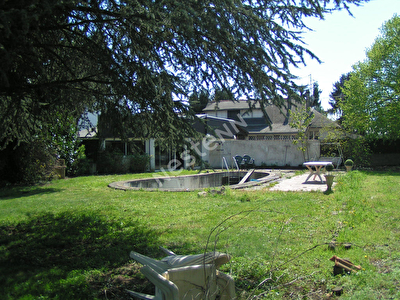 MONTLOUIS : ensemble immobilier 400 m2 fort potentiel