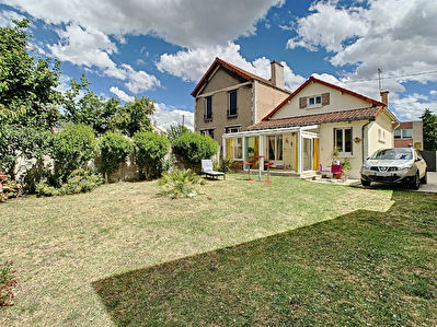 ARGENTEUIL, maison de 85.76m2 edifiee sur sous-sol total et 381m2 de terrain