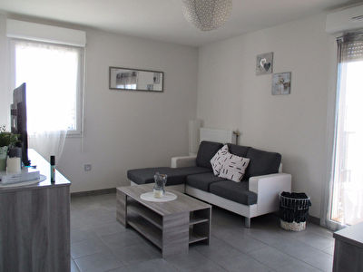 Appartement T3 59 m2 au 1er etage avec balcon et place de parking a Seysses - G576-LC