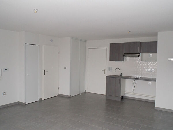 Appartement normes BBC a Seysses 3 pieces 62 m2 au 2eme etage avec balcon - Ref G470