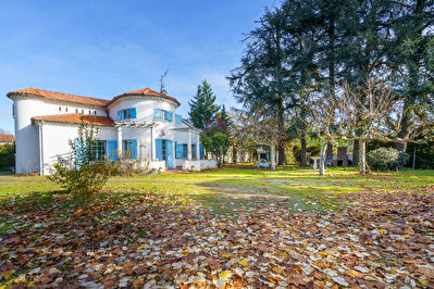 Toulouse - Coeur de Lardenne - Grande maison T4 sur 3 099m2 de terrain avec dependances et piscine