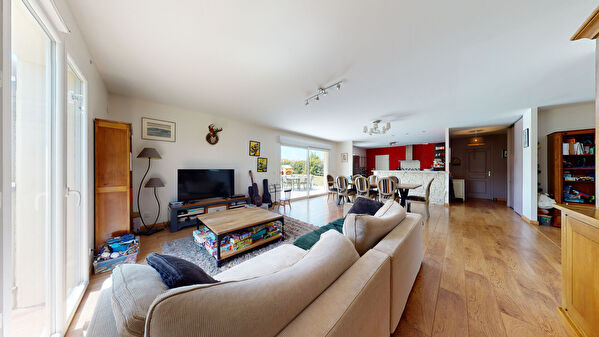 A VENDRE - FONTENILLES - Maison 7 pieces de 181 m2 avec piscine et garage