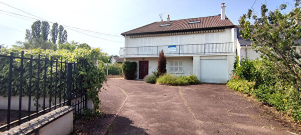Maison familiale Ballan Mire 11 piece 241 m2