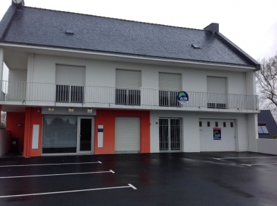 BEL APPARTEMENT AVEC GARAGE ET COUR