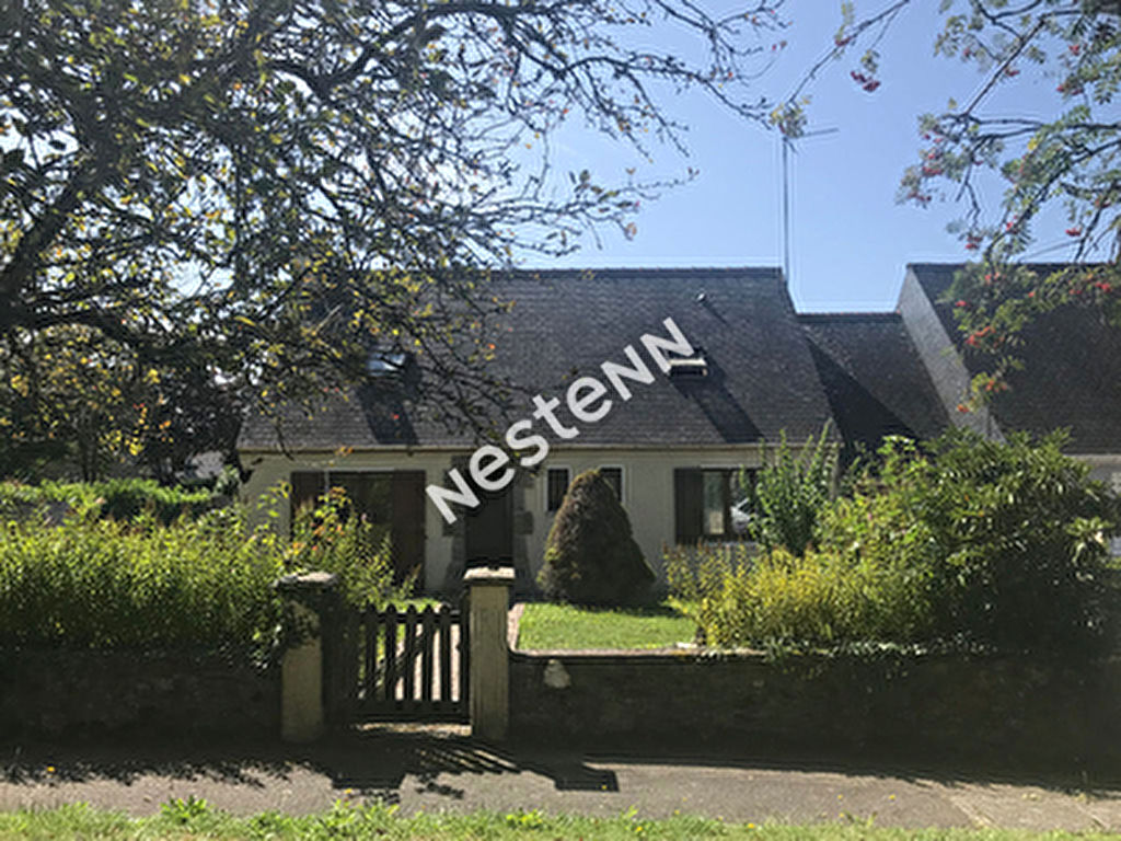 Bourg avec commerces, vie plain pieds, 5 chambres, 600 m2 15 minutes de Vannes ... !!