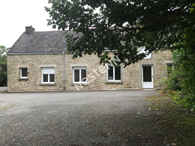 Longere La Vraie Croix, 130 m2 , 4000 m2 terrain + dependances..