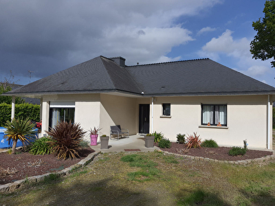 Maison de plain pied proche bourg de Malansac