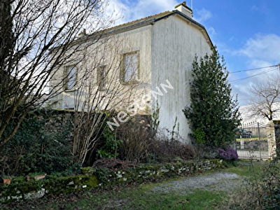 Maison de ville, QUESTEMBERT Centre, RARE.