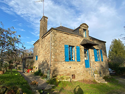 Questembert, 3 chambres, proche centre au calme d'un hameau, 800 m2 terrain