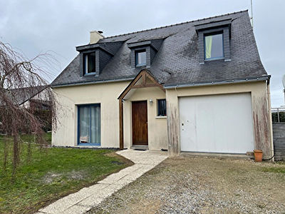 Proche bourg, tous commerces, 4 chb garage 760 m2 terrain