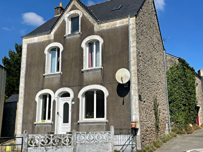 Bourg avec commerces, 20 km des plages, charme caractere, expo sud. Morbihan sud Bretagne